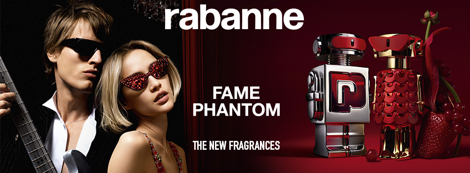 Werbebanner von Rabanne für die Düfte Fame und Phantom: Eine Frau und ein Mann mit Sonnenbrillen posieren vor dunkelrotem Hintergrund. Rechts sind die Parfumflakons Rabanne Phantom in Silber-Rot und Rabanne Fame in Rot mit dekorativen Details abgebildet. Text im Bild: ‚rabanne – Fame Phantom – The New Fragrances‘.