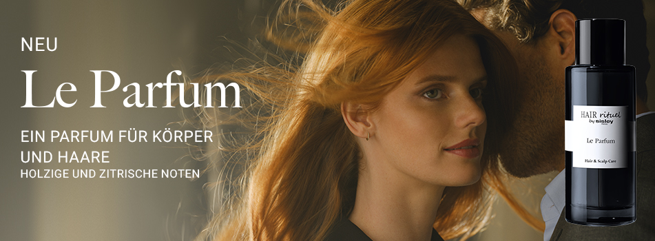Werbung für das Haarpflegeprodukt 'Le Parfum' von Hair Rituel by Sisley. Links stehen die Worte: 'NEU Le Parfum'. Im Mittelpunkt des Bildes ist eine Frau zu sehen – eine mit dichten, kleinen Locken, die andere mit langen, welligen Haaren. Rechts im Bild ist eine Tuben mit weißen Etikett abgebildet.