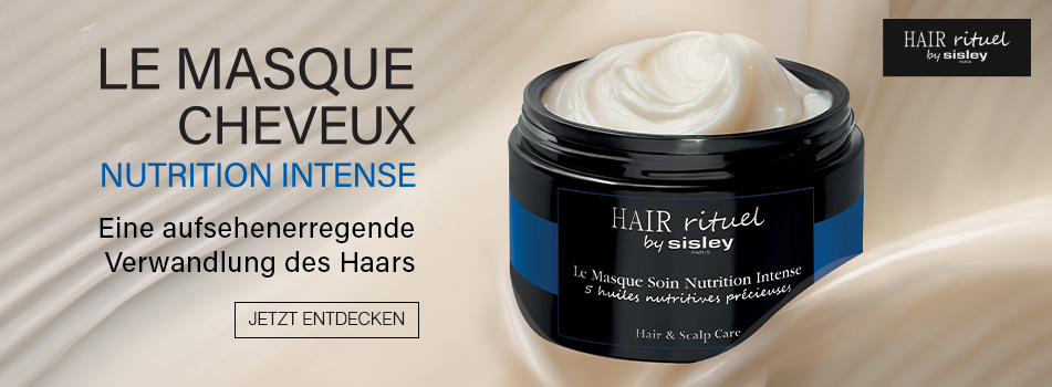 Werbung für die Haarmaske 'Le Masque Soin Nutrition Intense' von Hair Rituel by Sisley. Links im Bild steht der Text: 'Le Masque Cheveux – Nutrition Intense. Eine aufsehenerregende Verwandlung des Haars'. Darunter ein Button mit der Aufschrift 'Jetzt entdecken'. Rechts ist ein schwarzer Tiegel mit geöffneter cremiger Haarmaske abgebildet. Das Etikett trägt die Produktbezeichnung und den Zusatz '5 huiles nutritives précieuses'. Im Hintergrund fließt eine helle, seidig strukturierte Oberfläche.